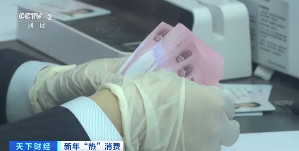 银行门口排长队！上海“蛇币”“蛇钞”兑换火爆！记者探访→