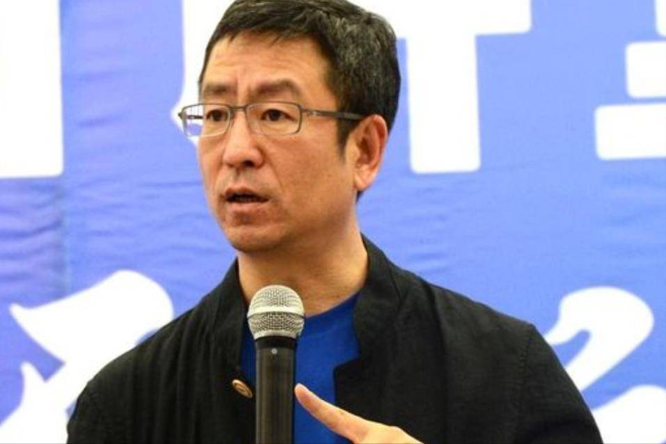 57岁的白岩松再次出圈，条条戳中民生痛点，网友直呼“太真实”