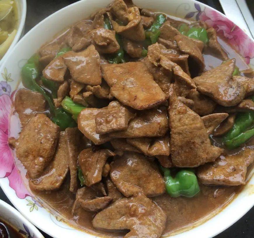 炒猪肝虽然简单，但要掌握技巧，要不然腥味重，不嫩滑！