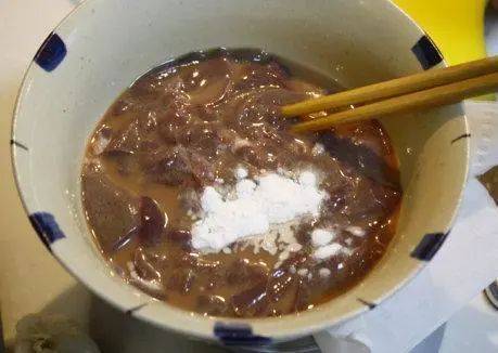 炒猪肝虽然简单，但要掌握技巧，要不然腥味重，不嫩滑！