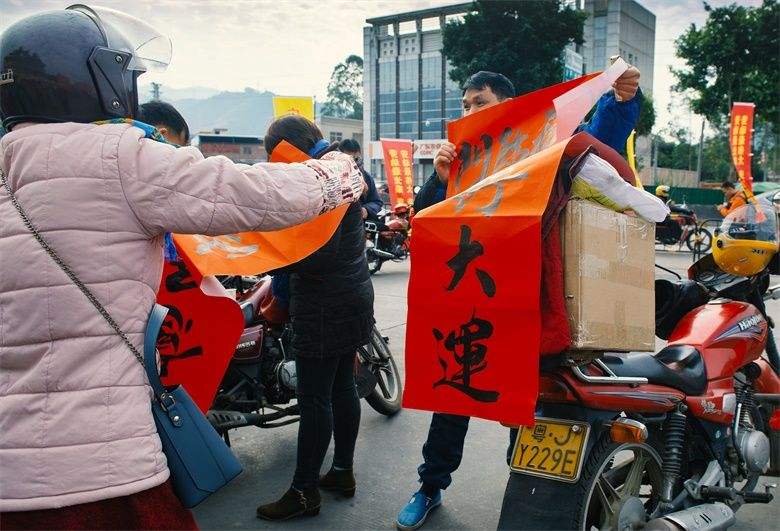 原油涨价对联(原油涨价买什么股票)